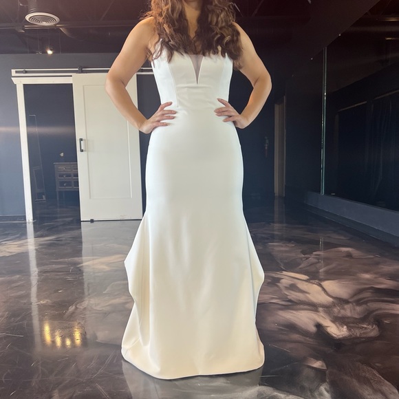 Madi Lane MORRISON Bridal Dress, 14, IVORY, altered for sz8-10 w/ French bustle - Picture 9 of 10